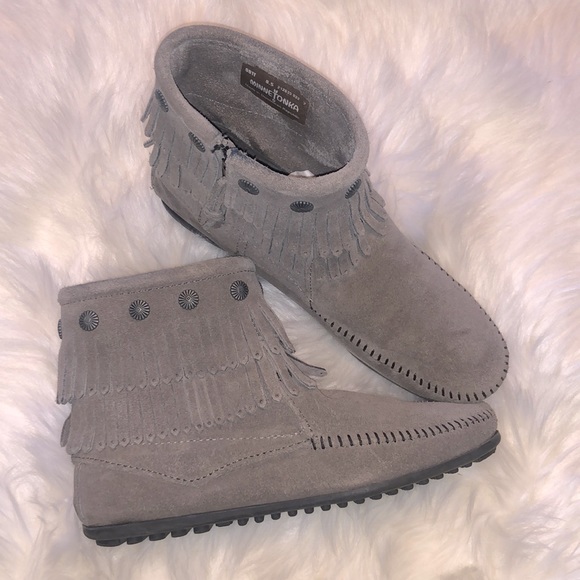 MINNETONKA ~ DOUBLE FRINGE SIDE ZIP MOCCASINS - Picture 4 of 9